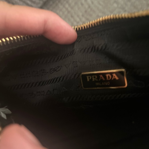 PRADA Re-Edition 2005 Saffiano leather bag - Picture 8 of 12